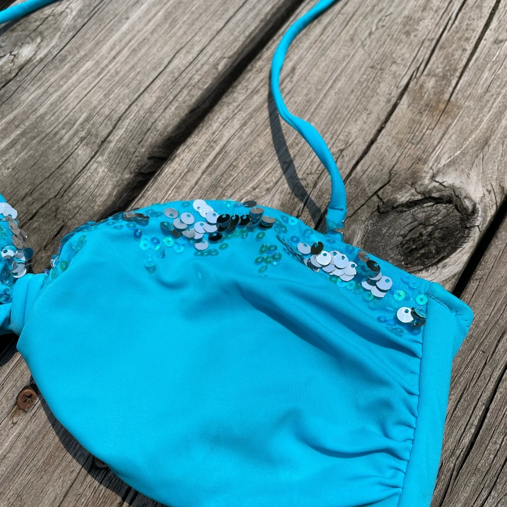 Victoria’s Secret Bikini Top - Picture 2 of 4